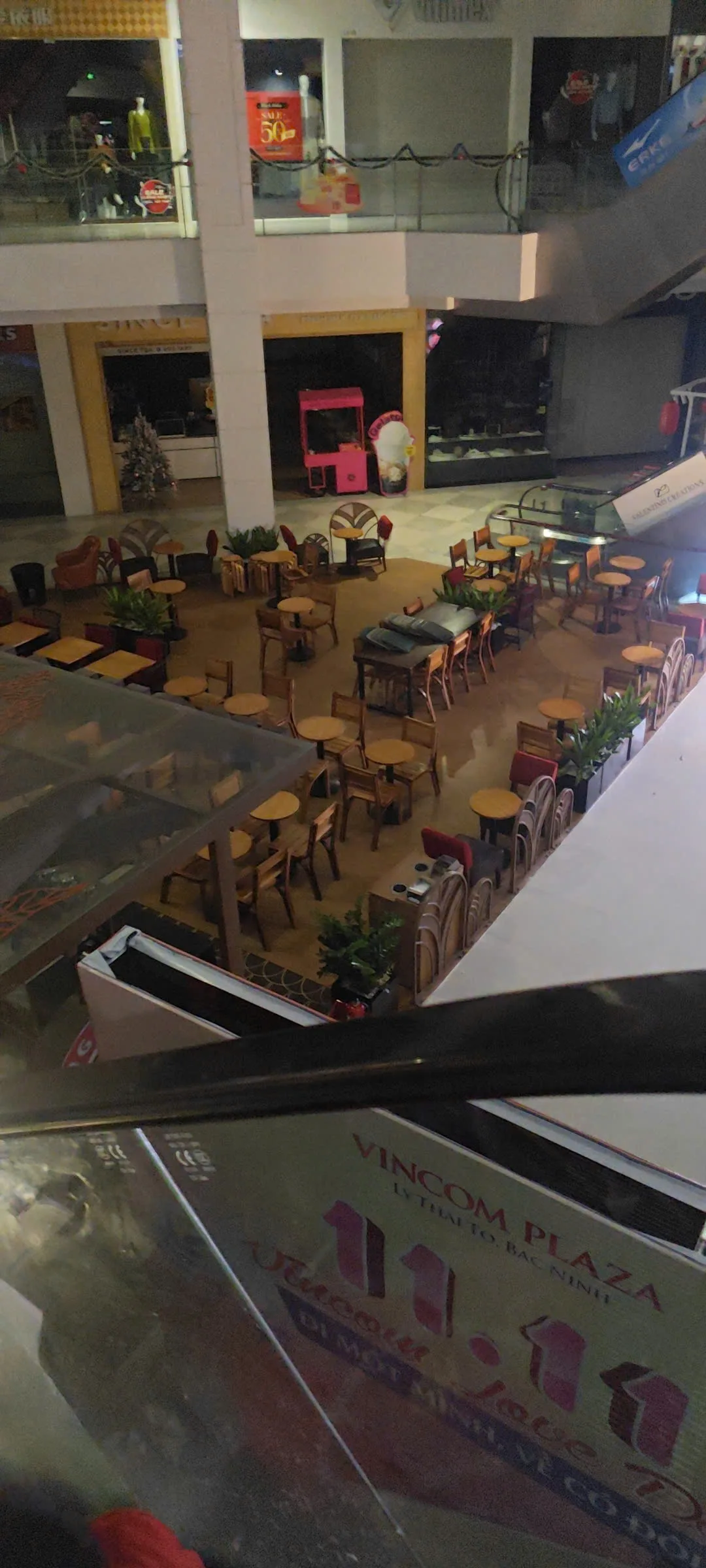 Trước khi vệ sinh - Vệ sinh Vincom plaza thành phố bắc ninh